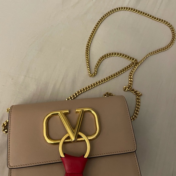 Valentino Garavani VLogo Chain Bag - Picture 13 of 13